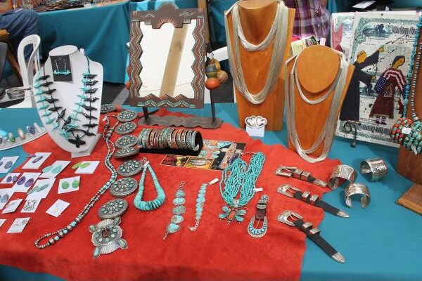 Cum organizezi un stand atrăgător la târguri de handmade sau evenimente locale