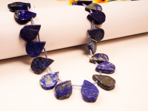 Briolete semiregulate Lapis lazuli 18X12X4 mm, 2 buc, gaura 1.5 mm