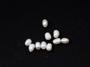 Perle de cultura mici cca 3X4 mm, cca 40  buc