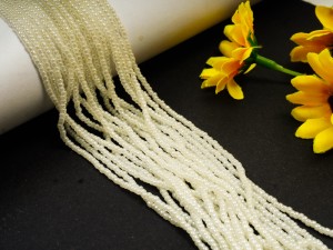 Margele de nisip alb perlat, 10 siraguri de 50 cm - 2mm, cca 20 gr