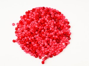 Margele de nisip 2 mm, mix fucsia cu visiniu, 50 gr, cca 1500 buc