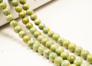 Crazy agat verde deschis cu auriu 6 mm, 33  buc, gaura 1 mm