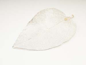 Frunza naturala imbracata in metal, negru cu auriu , 7 cm, 1 buc