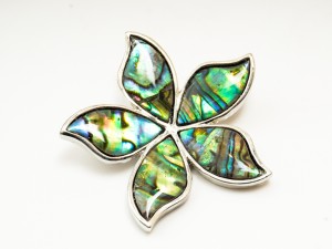Pandantiv /Brosa cu abalone (Paua) floare, 4 cm