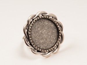 Baza de inel argintiu antichizat, pentru cabochon, 18 mm, 1 buc