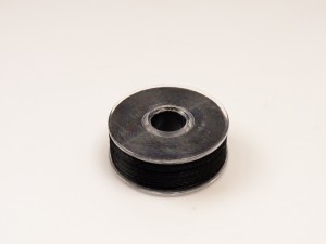 Ata de cusur neagra, pe bobina din plastic L-70D, 1 buc