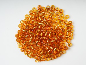 Margele nisip culoare auriu cu foita 3  mm, cca 1500 buc, 50 gr