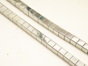 Cuburi din hematit argintiu 6 mm, 10 buc, gaura 0.8 mm
