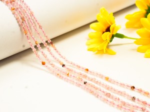 Pietre fatetate din opal roz 2 mm, gaura 0.6 mm, cca 88 buc