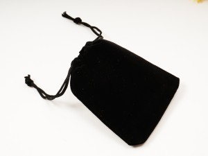 Saculeti din plus, pentru bijuterii, culoare grena, 7X9cm , 1 buc