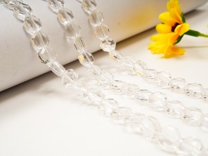Cristale fatetate din sticla 4X8mm, hexagon, transparent, cca 26  buc, gaura 1.2 mm