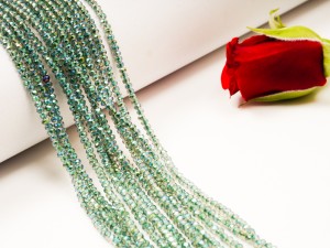 Cristale fatetate din sticla 2X1.5 mm, verde sidefat cca 220 buc, gaura 0.6 mm