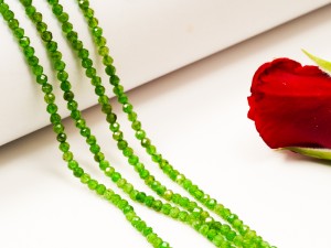 Pietre peridot 2 mm, 20 buc, gaura  0.6 mm
