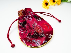 Saculet satin brodat, grena calit I  ,13X11 cm, 1 buc